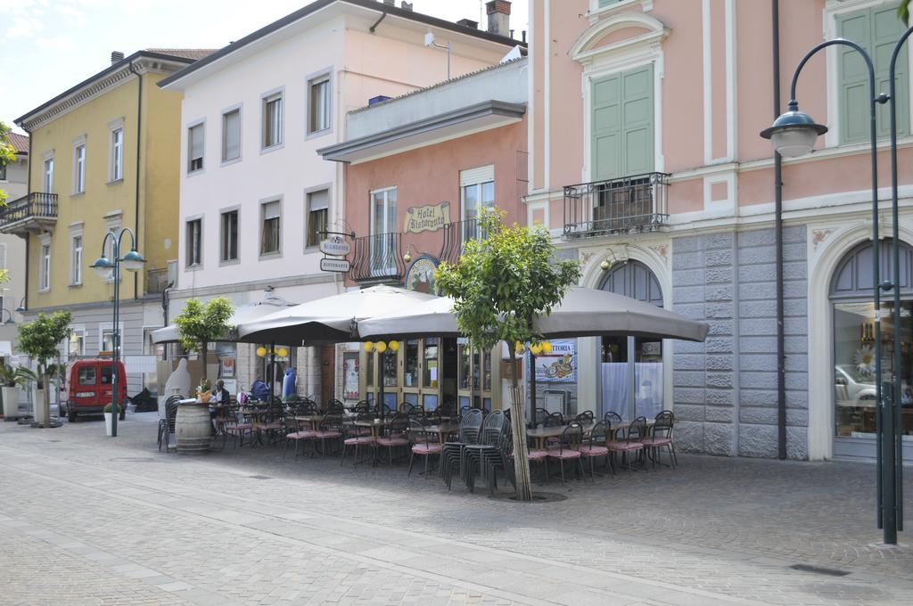 Hotel Vittoria ริวาเดลการ์ดา ภายนอก รูปภาพ